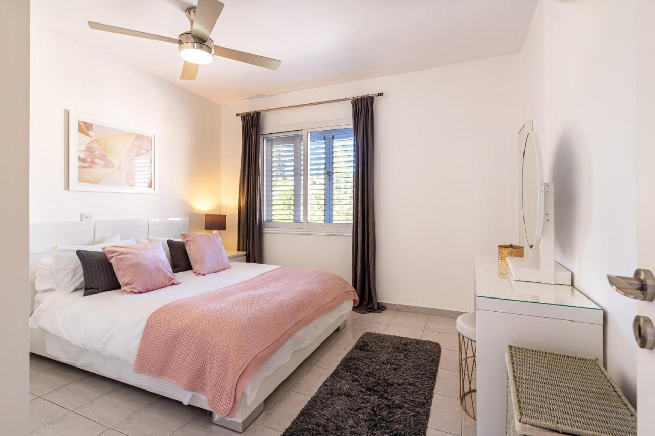 Summer Breeze Holiday Apartment With Pool パ フォス エクステリア 写真