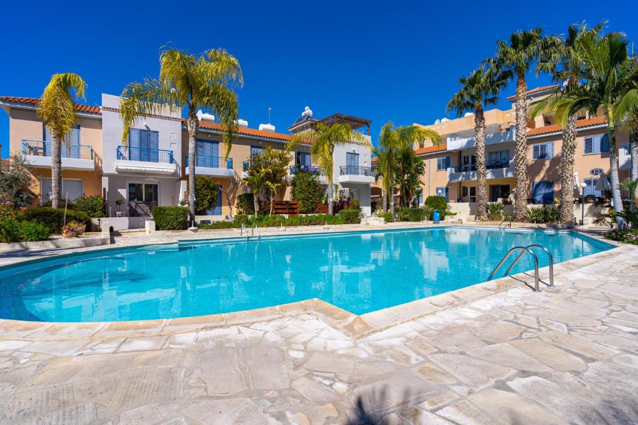 Summer Breeze Holiday Apartment With Pool パ フォス エクステリア 写真