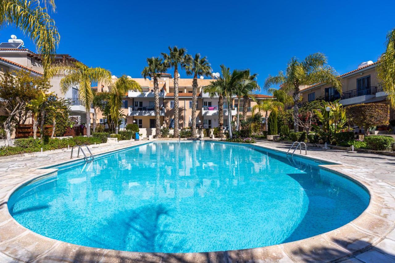 Summer Breeze Holiday Apartment With Pool パ フォス エクステリア 写真