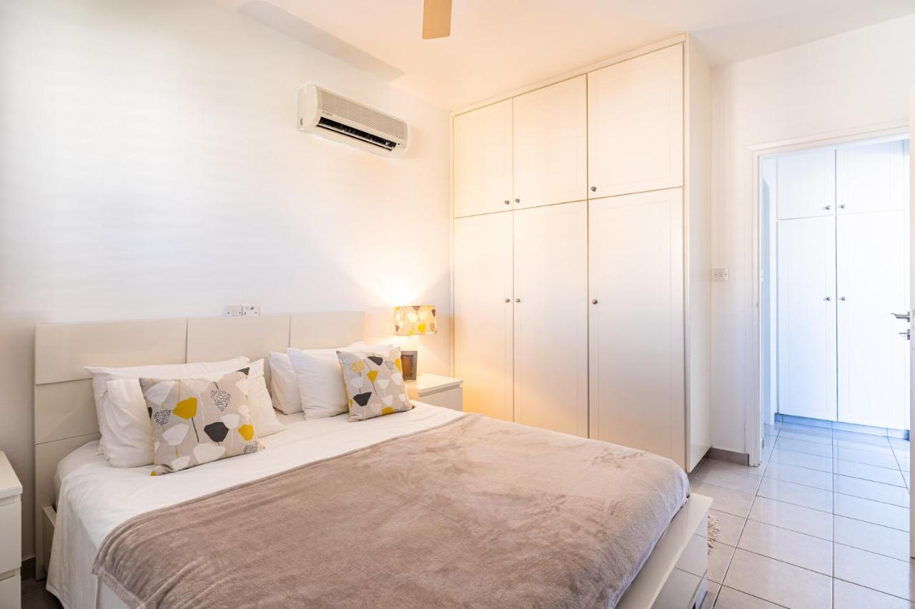 Summer Breeze Holiday Apartment With Pool パ フォス エクステリア 写真