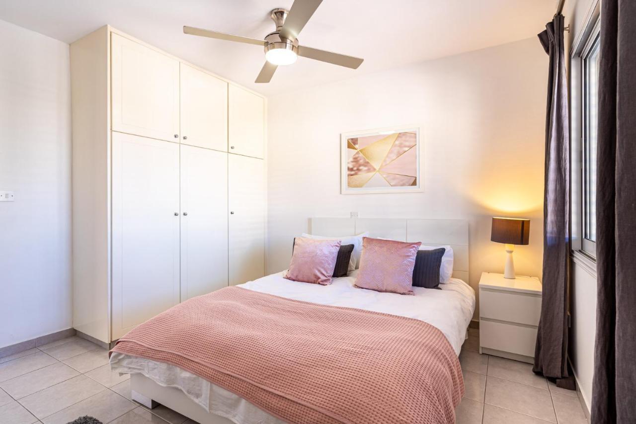Summer Breeze Holiday Apartment With Pool パ フォス エクステリア 写真